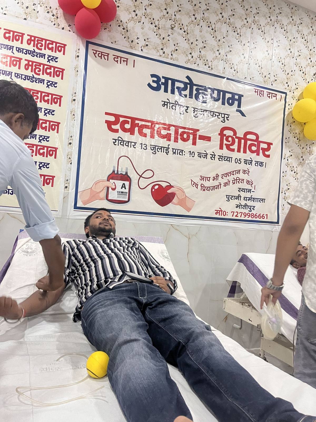 Trust volunteer with a donor at the blood donation camp
