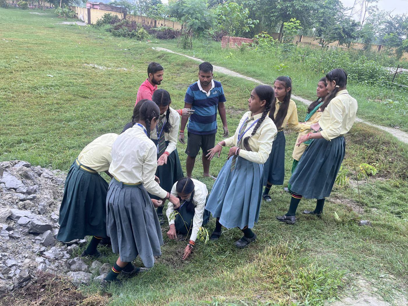 Students planting a tree at the Hariyali Mission Green Drive